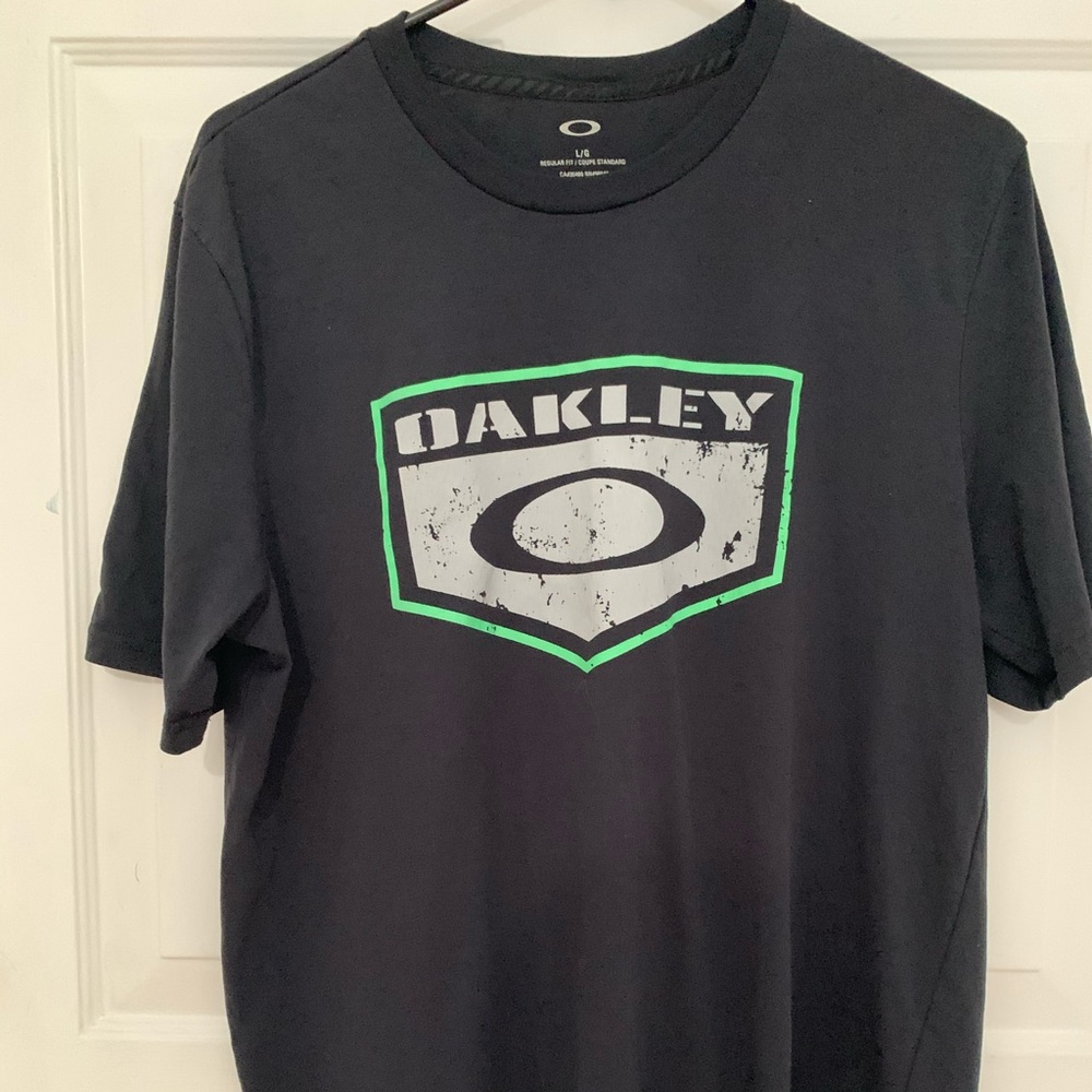 Oakley tshirt